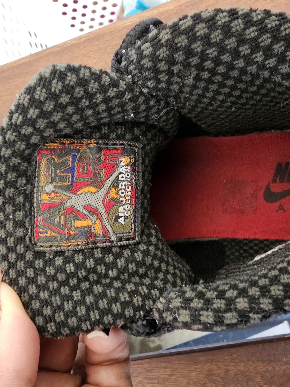 Jordan Low-Top Sneaker with Multicolor Tongue Patch - Picture 4 of 5
